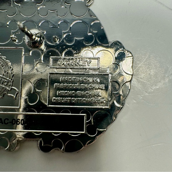 NWT. Disney Parks The Hollywood Tower Hotel Minnie Mouse Pin New With Card back. - Picture 8 of 9